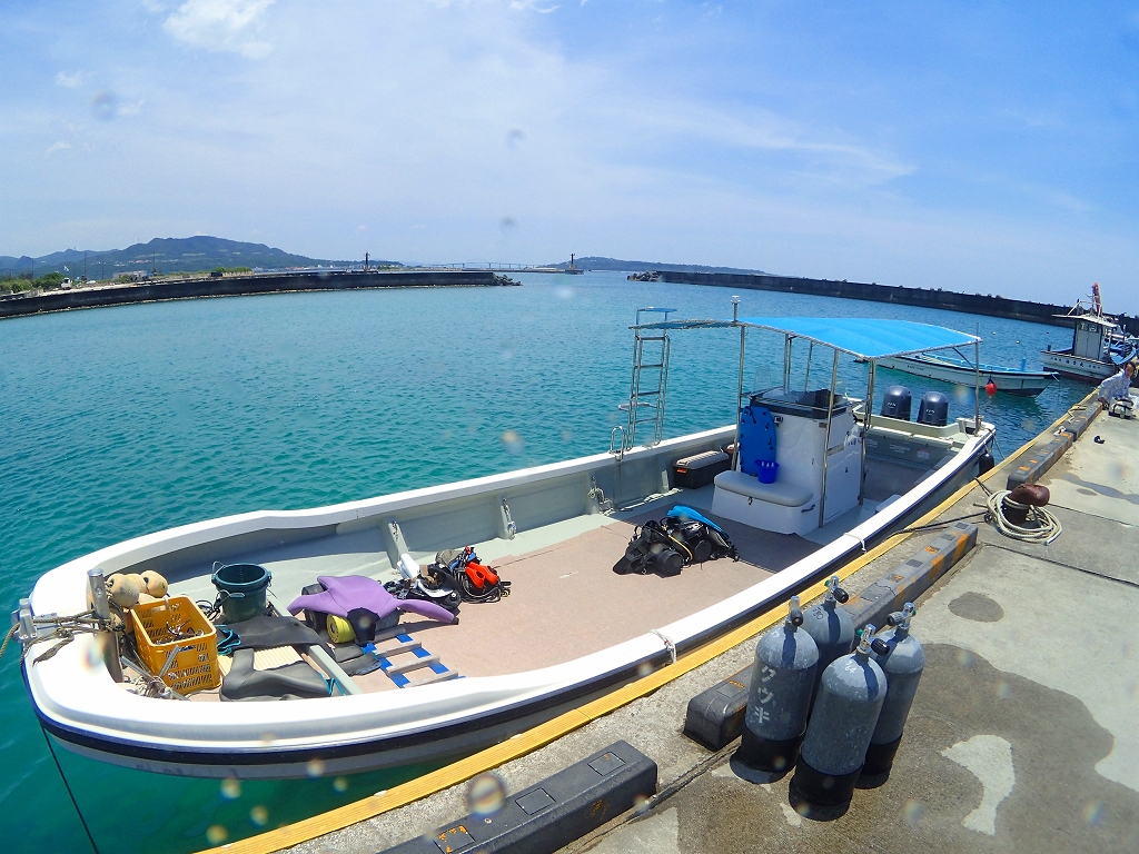 水納島・瀬底島方面（ボート）